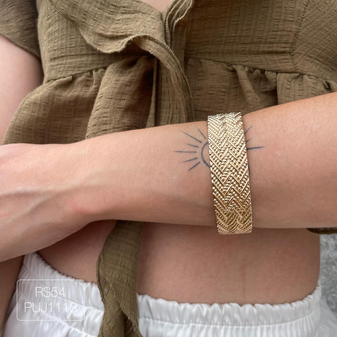 Bracelete Texturizado em V Liso Dourado